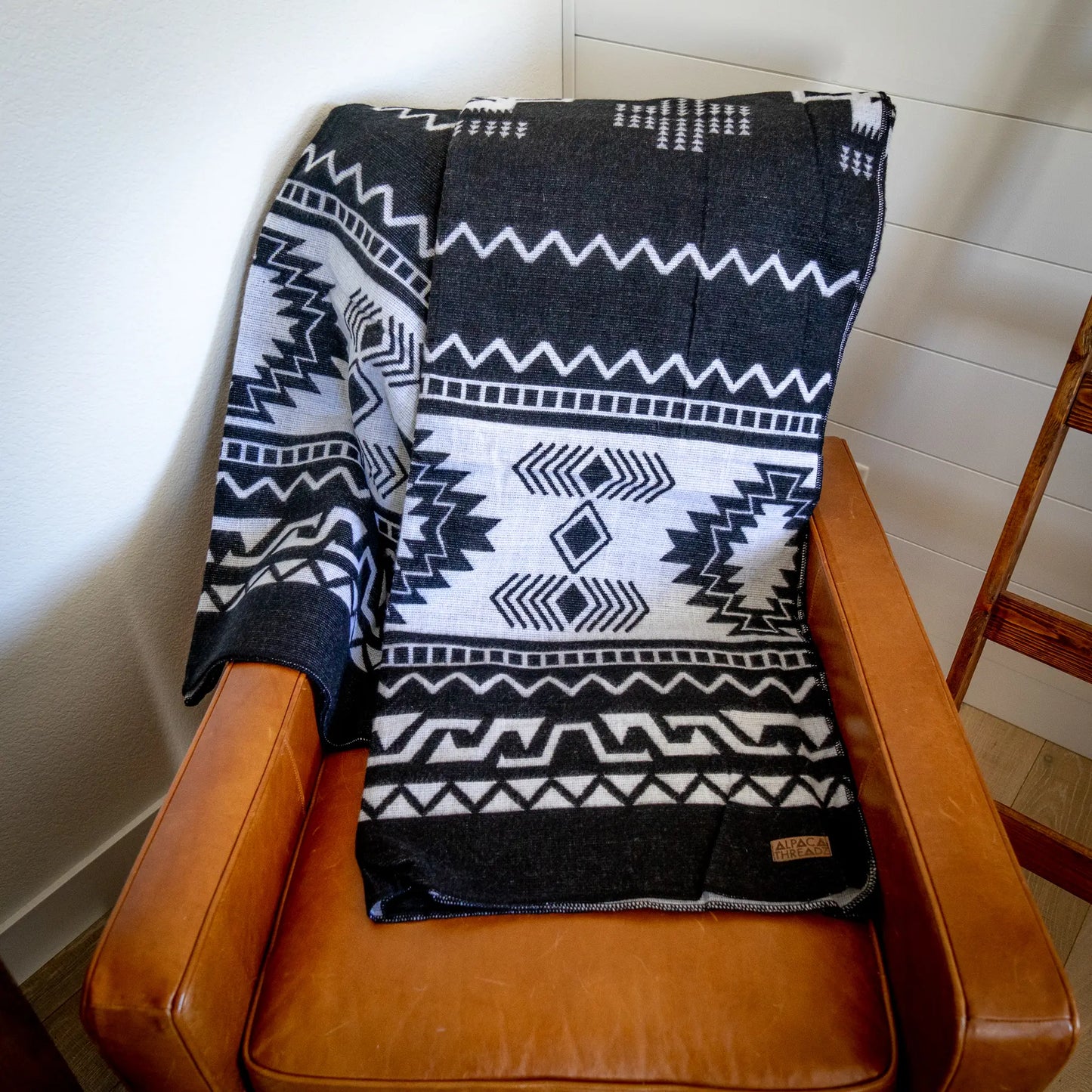 Andean Alpaca Wool Blanket - Black & White