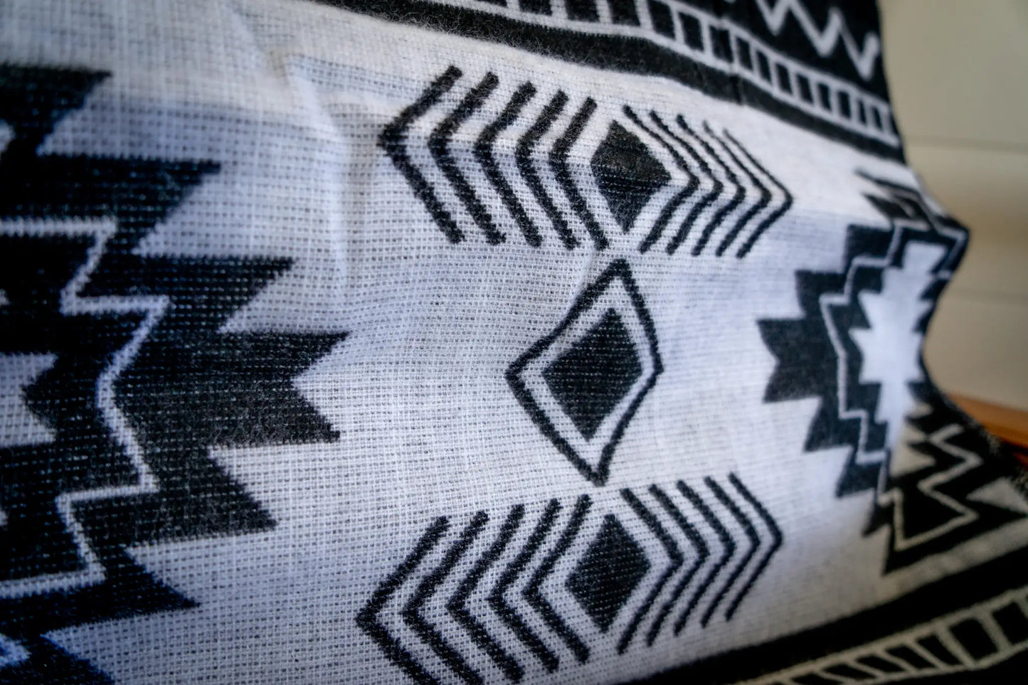 Andean Alpaca Wool Blanket - Black & White