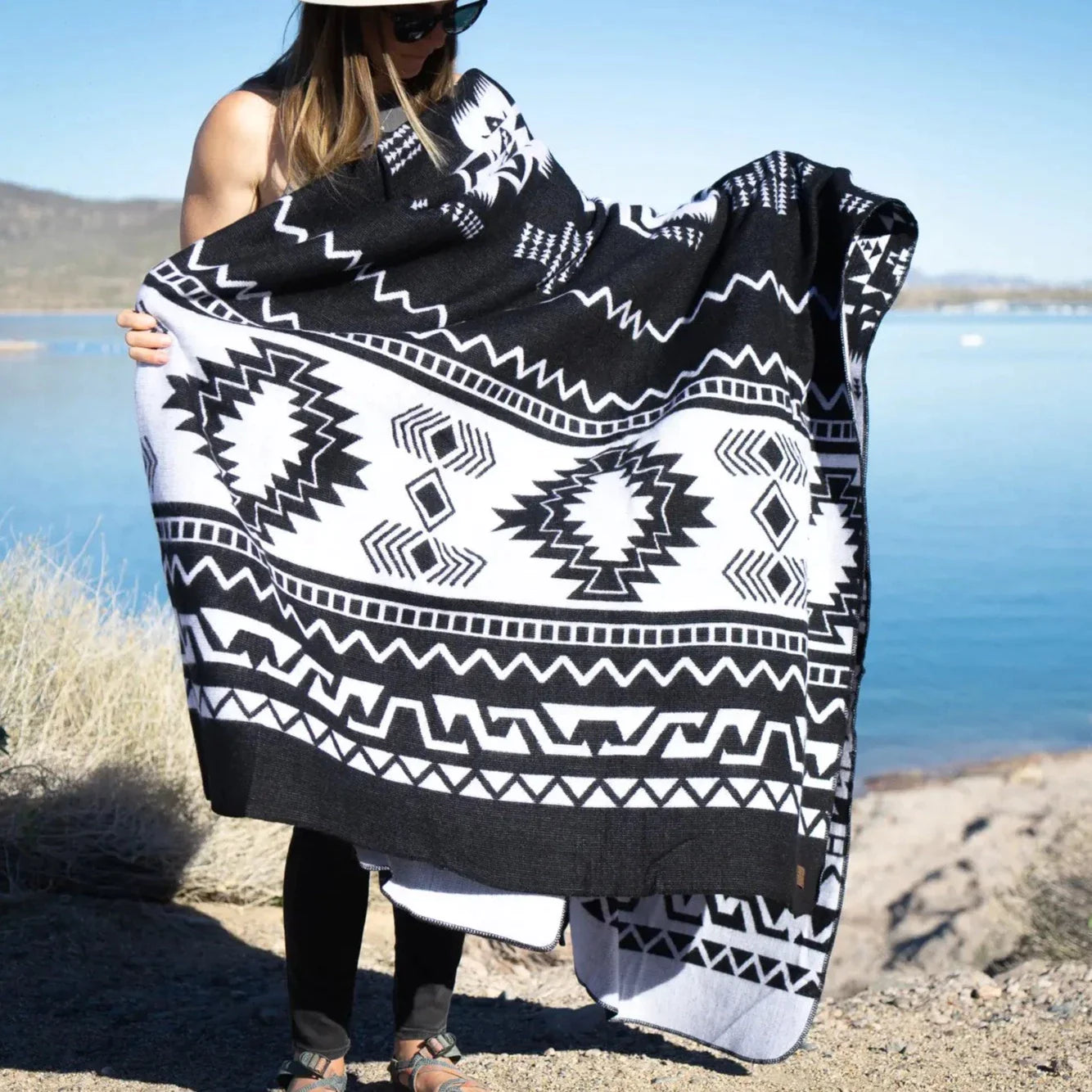 Andean Alpaca Wool Blanket - Black & White