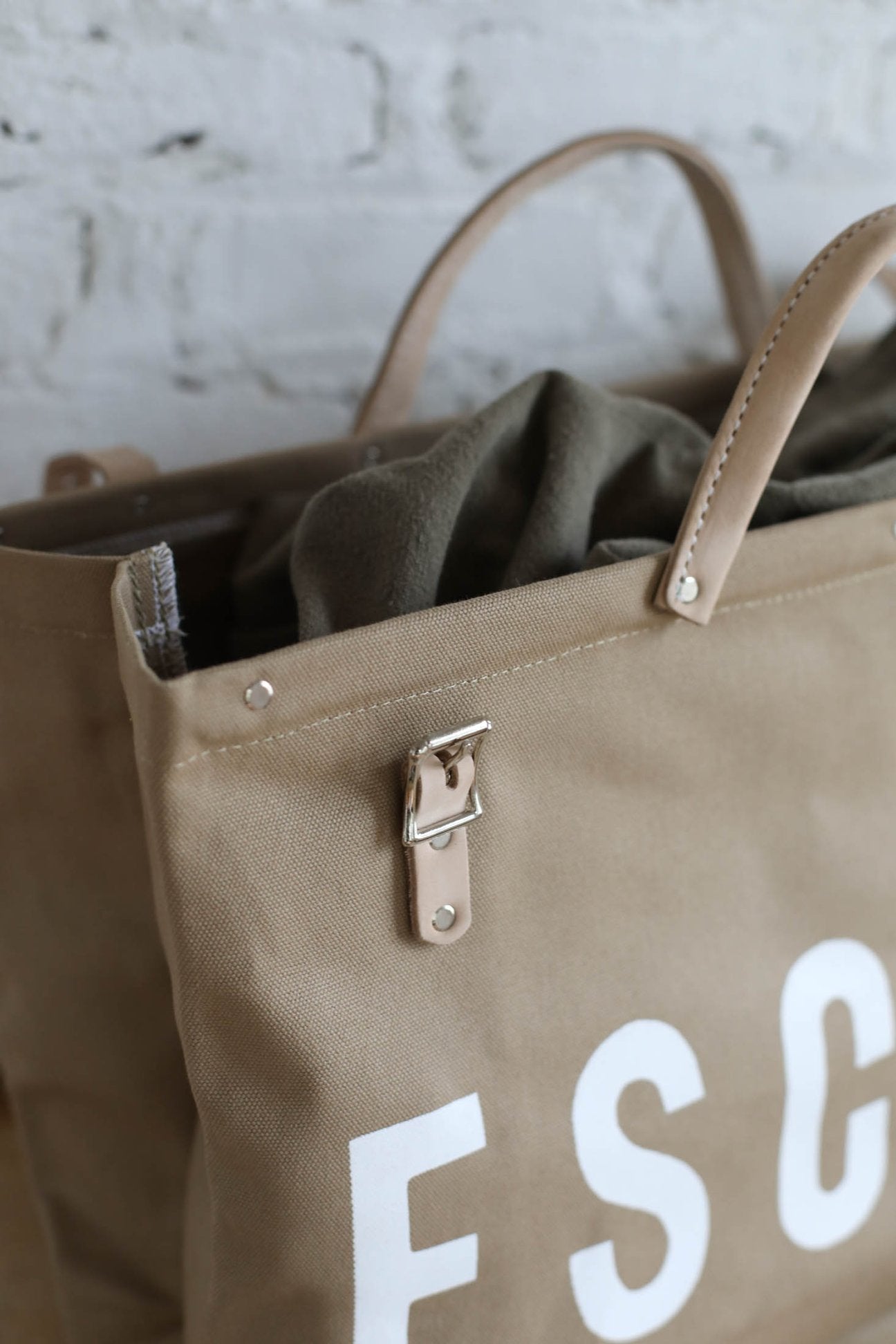 ESCAPE Canvas Utility Bag Khaki - Harold&Charles