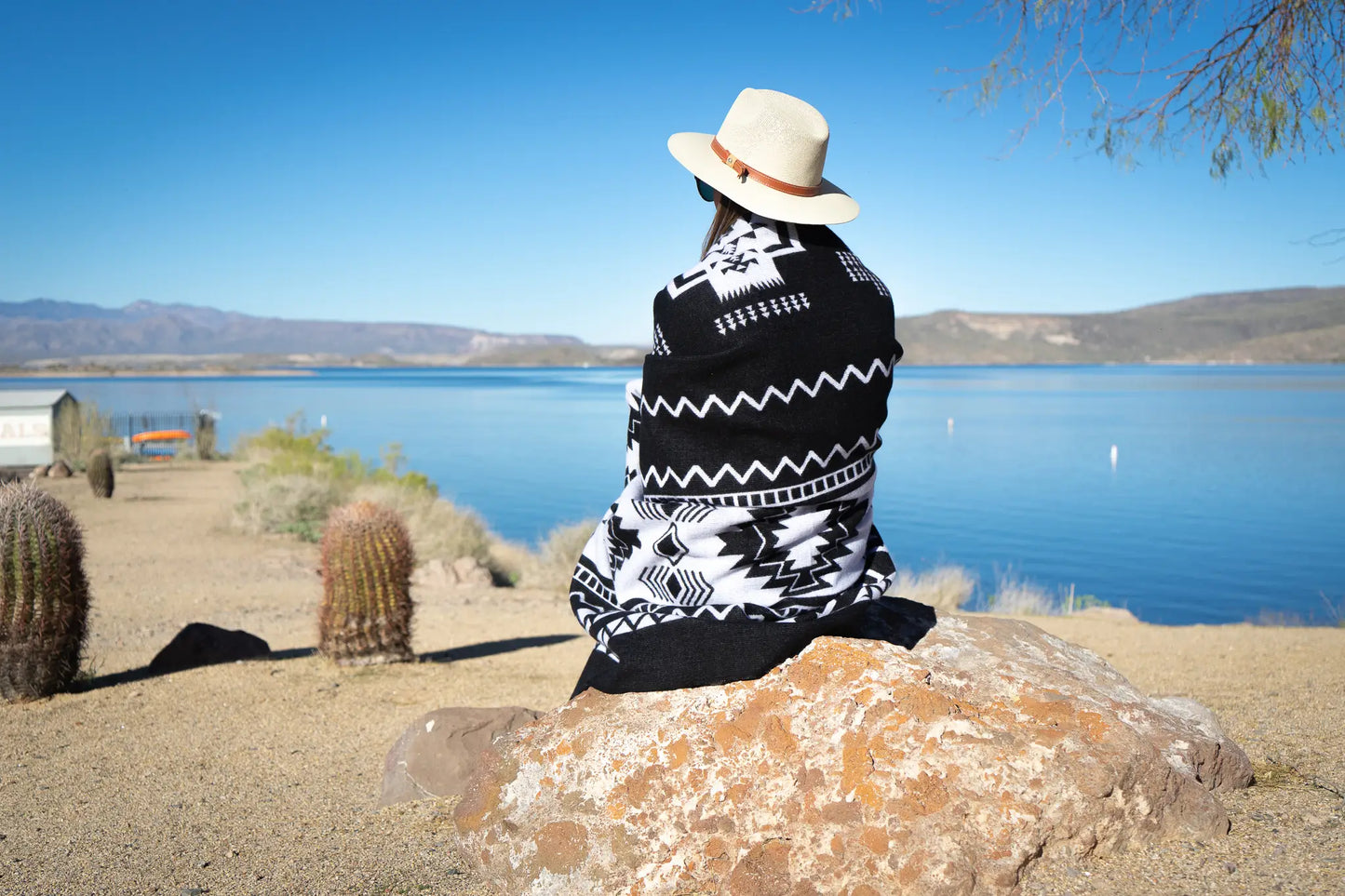 Andean Alpaca Wool Blanket - Black & White