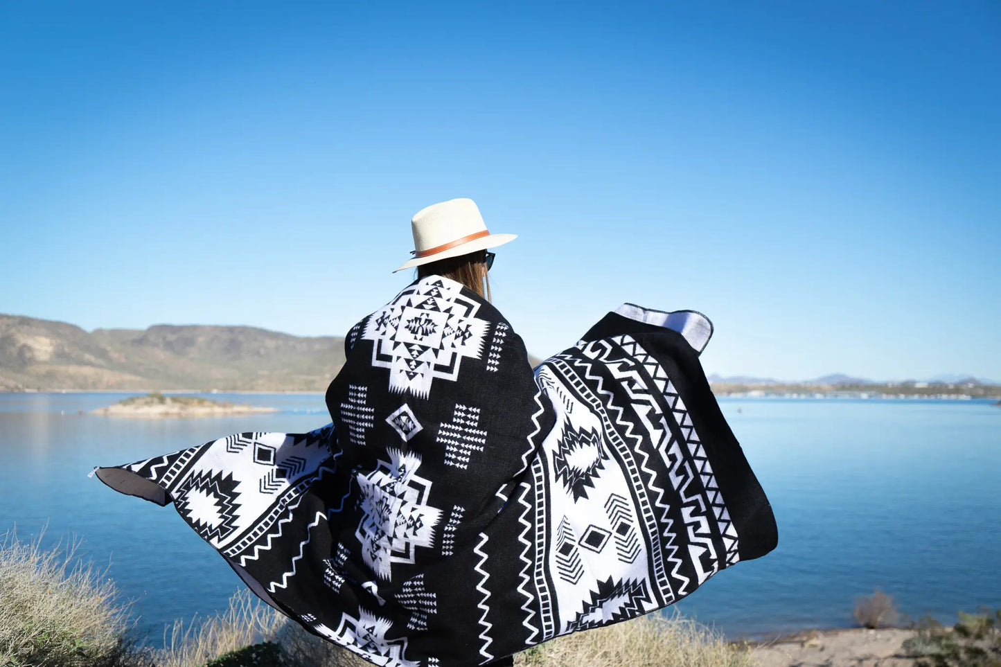 Andean Alpaca Wool Blanket - Black & White